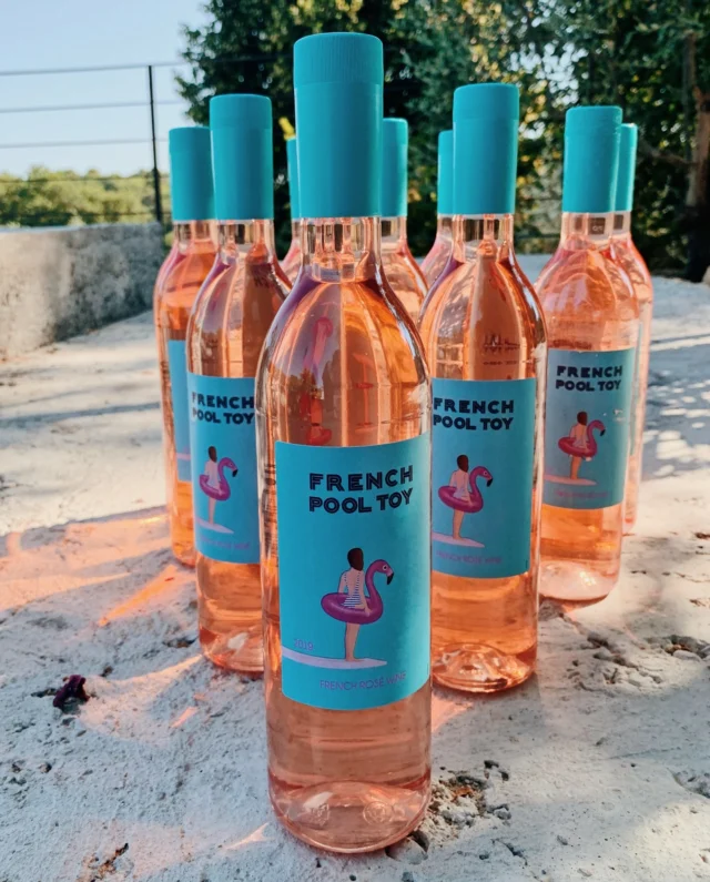 The sunny days are calling, and it’s time to answer with a little adventure. ☀️  Picnics, park hangs, or a beachside sunset... French Pool Toy is the perfect plus-one for all your summer plans. 🌊🧺  Just pop a chilled bottle and let the good vibes lead the way. 🍷💫#frenchpooltoy #pooltoy #flamingo #summer #instawine #rosewine #wineusa #usa #frenchwine #sustainability #rosewine #lowcarbonfootprint #carbonfootprint