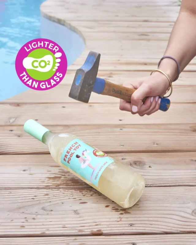 Designed for adventure, made to last. ✨  Our French Pool Toy bottle is perfectly unbreakable! Ready for the beach, the boat, or wherever your weekend takes you. It’s built for the places where memories are made.  No glass, no worries... just crisp, refreshing wine that goes where you go. 🍷🌊  #frenchpooltoy #pooltoy #flamingo #summer #instawine #rosewine #wineusa #usa #frenchwine #sustainability #rosewine #lowcarbonfootprint #carbonfootprint